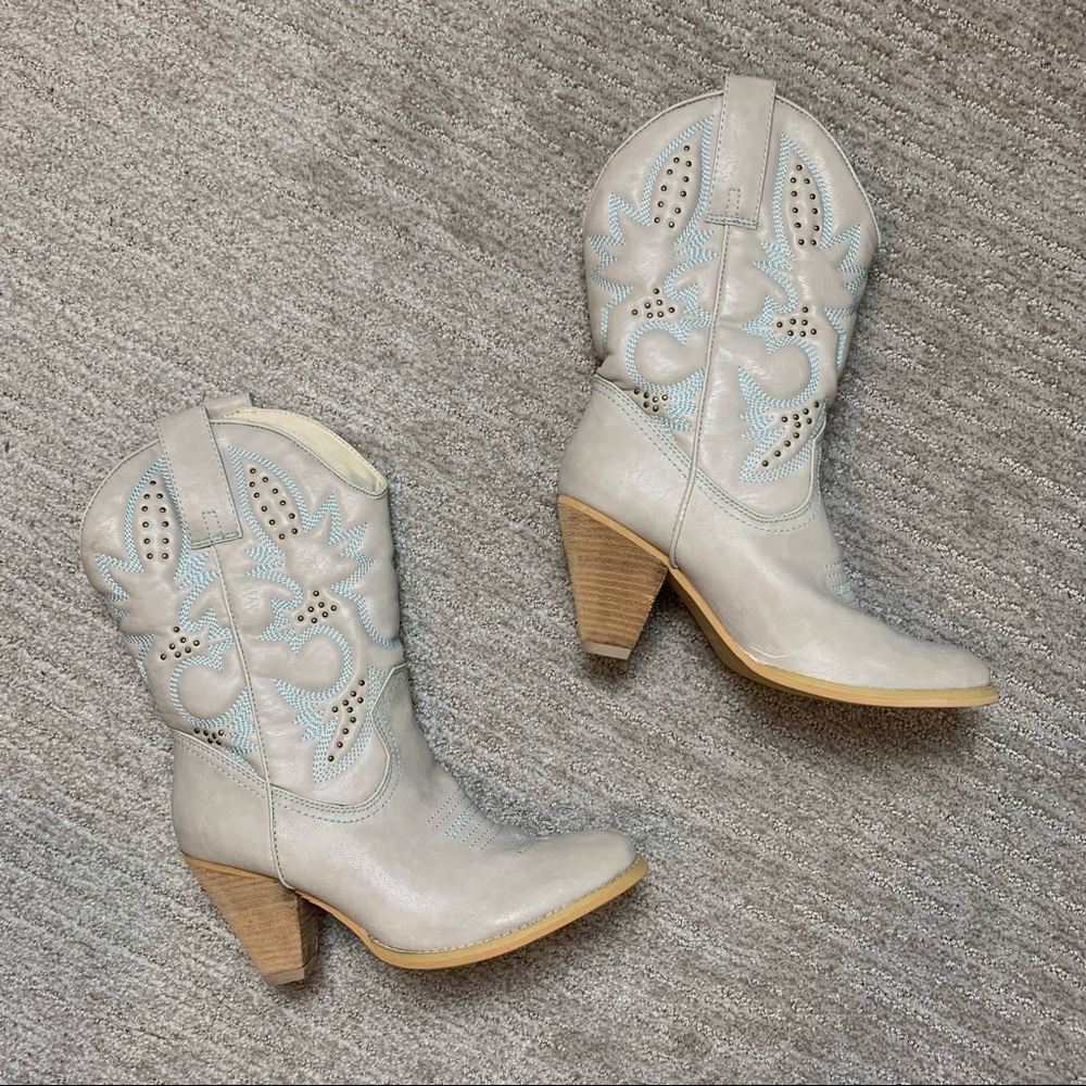 NEW Very Volatile Denver Cowboy Boots Ivory Off White 8.5